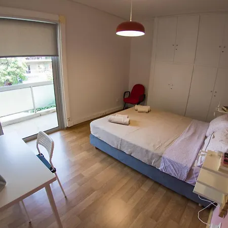 Spacious Apartment Next To Hilton Athens