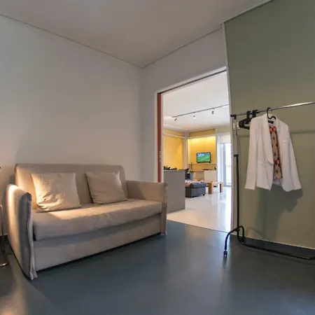Spacious Apartment Next To Hilton Athens *